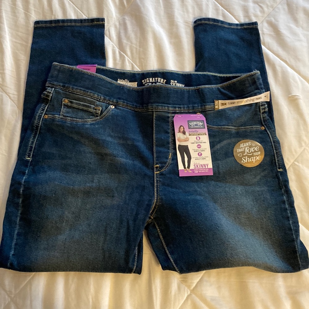 Signature Levi Strauss & Co Sz 14 short Misses. pull on skinny jeans-shaping.